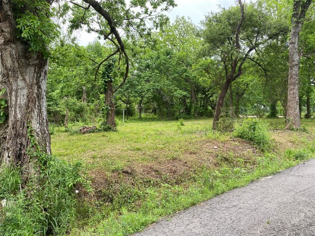 102 Elm Street, Bonham, TX 75418