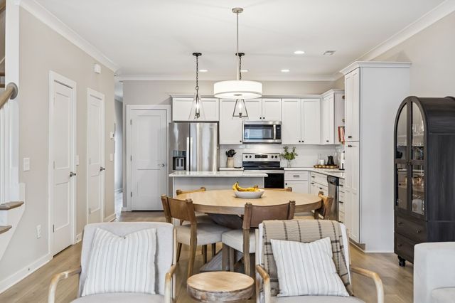 969 Ashland Place Dr, Nashville, TN 37218