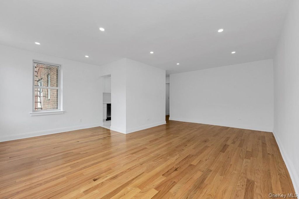 66-33 Yellowstone Boulevard 5D, Forest Hills, NY 11375 — photo 2