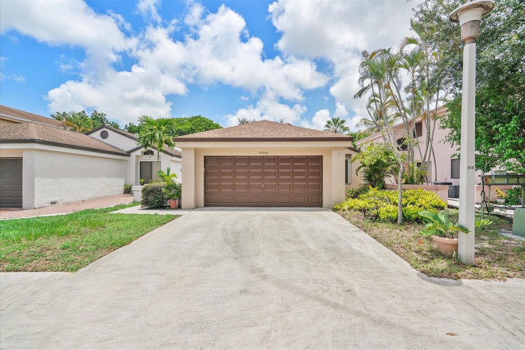 3700 NW 19th St, Coconut Creek, FL 33066