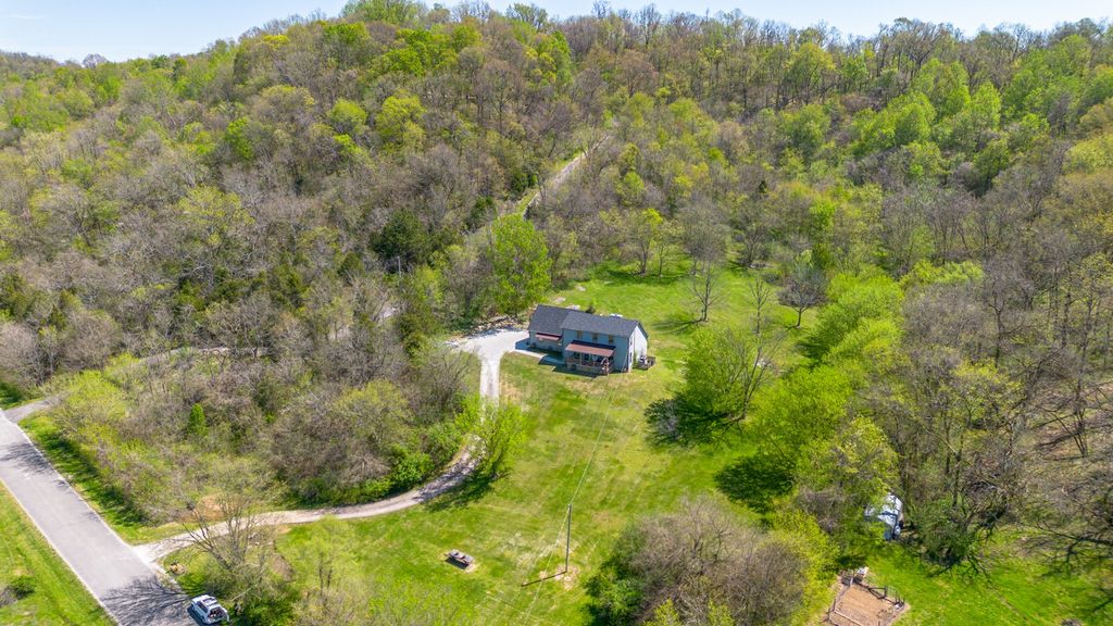 1500 Jacobs Rd, Columbia, TN 38401