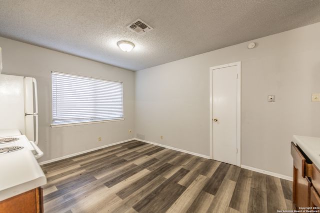 5011 thomas paine, Kirby, TX 78219