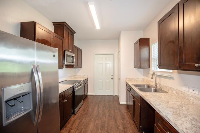 2016 Avenue H, Dickinson, TX 77539