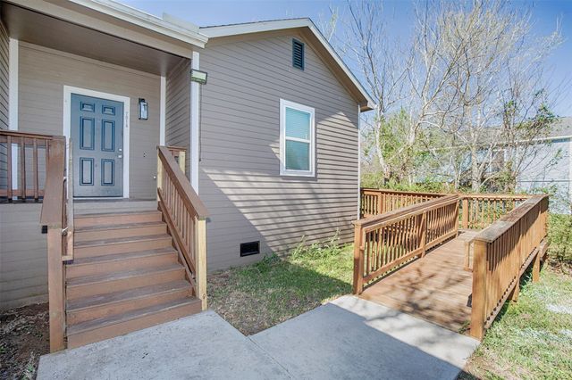 2016 Avenue H, Dickinson, TX 77539