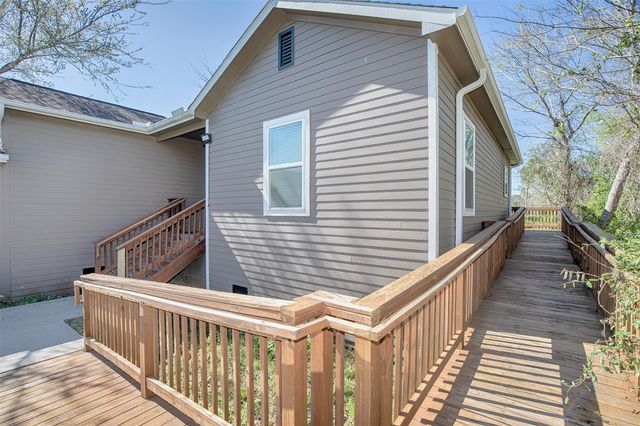 2016 Avenue H, Dickinson, TX 77539