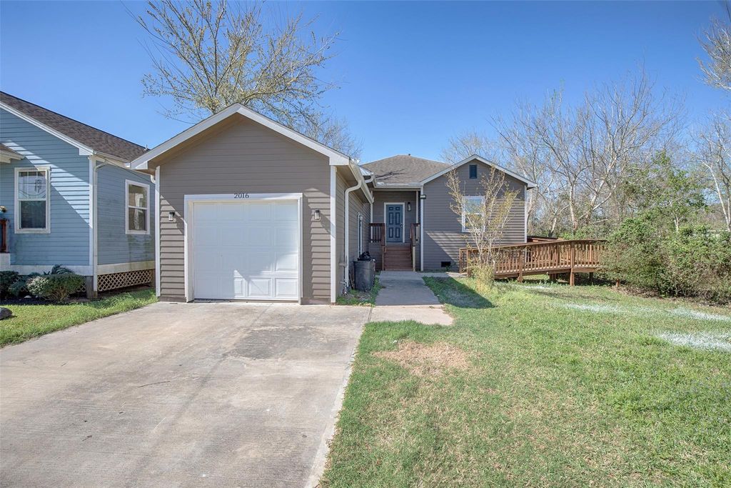 2016 Avenue H, Dickinson, TX 77539