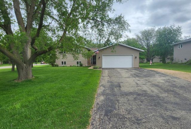 106 Niehoff Drive, Fall River, WI 53932
