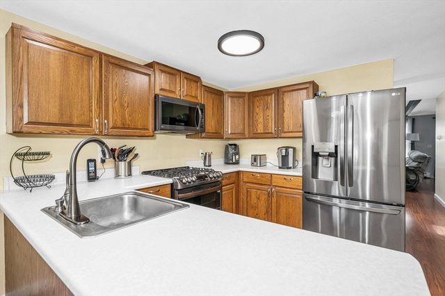 20 Chandler Dr 20, Atkinson, NH 03811