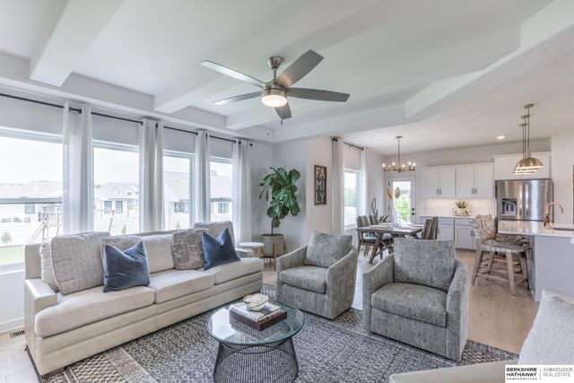 10256 Freeboard Drive, Papillion, NE 68046