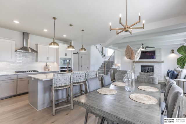 10256 Freeboard Drive, Papillion, NE 68046