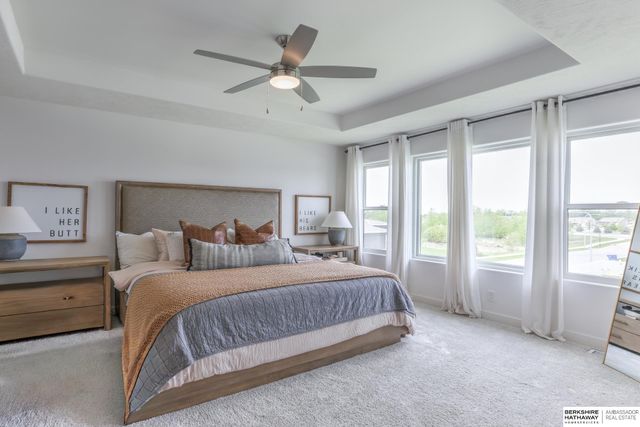 10256 Freeboard Drive, Papillion, NE 68046