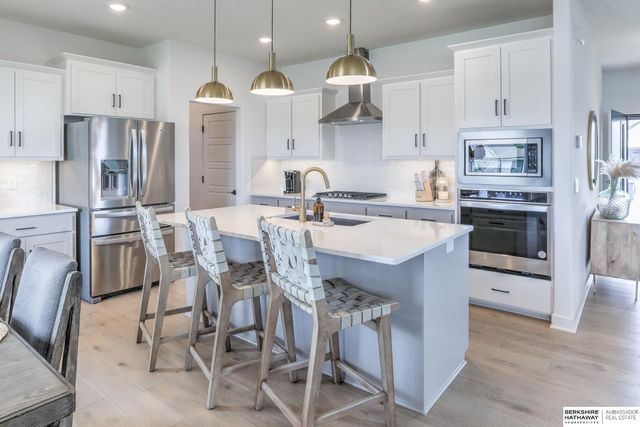 10256 Freeboard Drive, Papillion, NE 68046