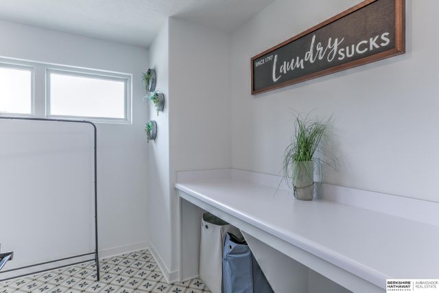 10256 Freeboard Drive, Papillion, NE 68046