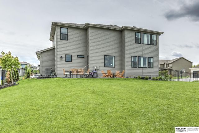 10256 Freeboard Drive, Papillion, NE 68046