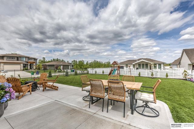 10256 Freeboard Drive, Papillion, NE 68046