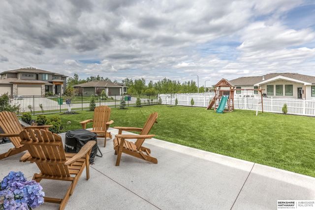 10256 Freeboard Drive, Papillion, NE 68046