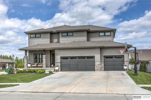 10256 Freeboard Drive, Papillion, NE 68046
