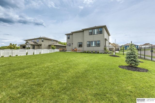 10256 Freeboard Drive, Papillion, NE 68046
