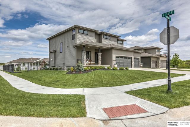 10256 Freeboard Drive, Papillion, NE 68046