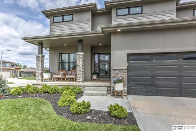 10256 Freeboard Drive, Papillion, NE 68046