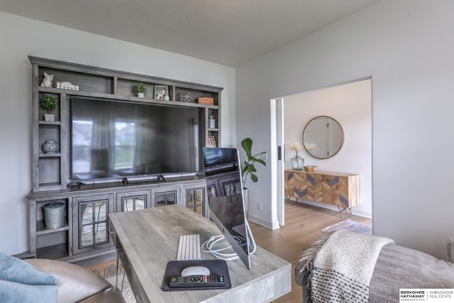 10256 Freeboard Drive, Papillion, NE 68046