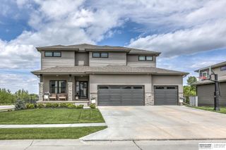 10256 Freeboard Drive, Papillion, NE 68046
