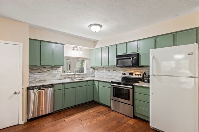 335 Running Brook Road, Mabank, TX 75156