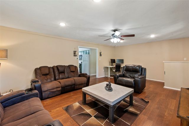 335 Running Brook Road, Mabank, TX 75156