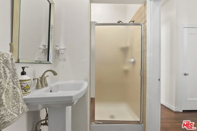 5761 W Olympic Boulevard, Los Angeles, CA 90036