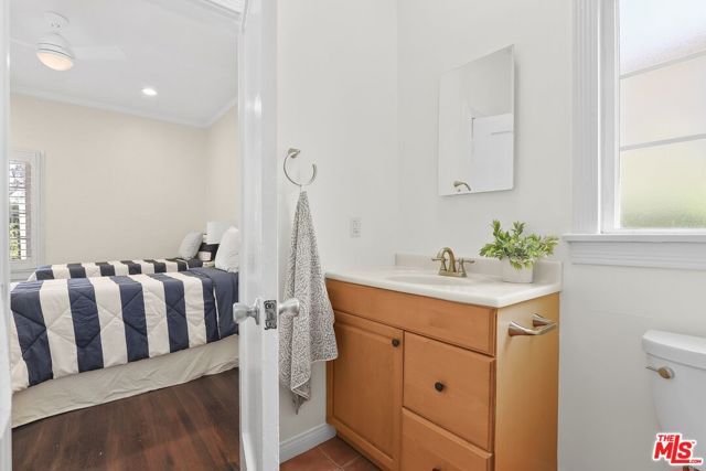 5761 W Olympic Boulevard, Los Angeles, CA 90036