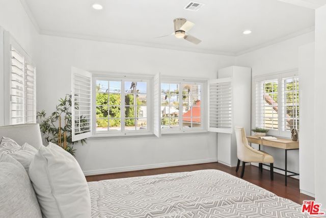 5761 W Olympic Boulevard, Los Angeles, CA 90036