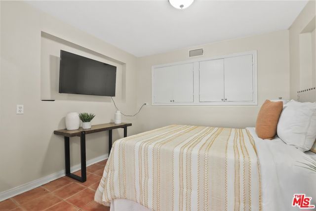 5761 W Olympic Boulevard, Los Angeles, CA 90036