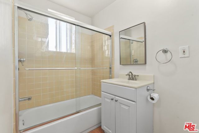 5761 W Olympic Boulevard, Los Angeles, CA 90036