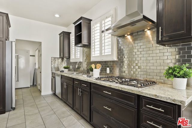 5761 W Olympic Boulevard, Los Angeles, CA 90036