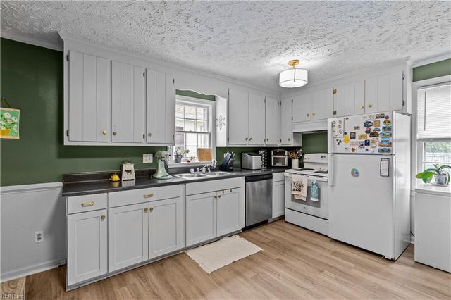 14 Myrtle ST, Hampton, VA 23669