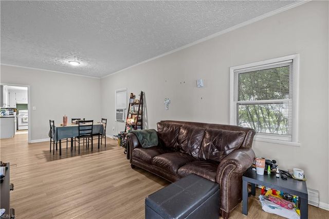 14 Myrtle ST, Hampton, VA 23669