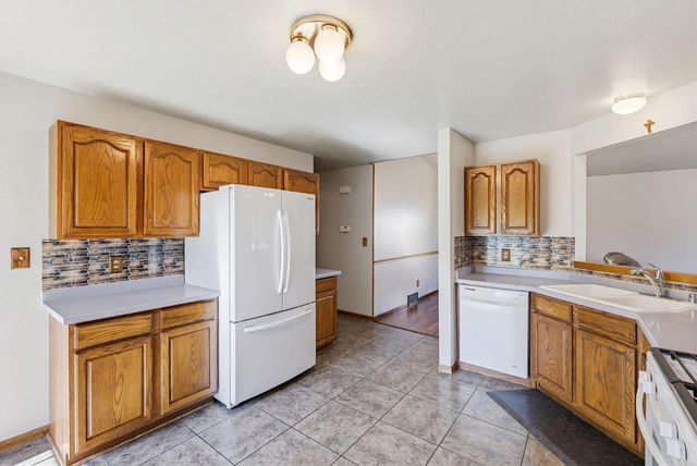 8820 W Travis LANE, Franklin, WI 53132