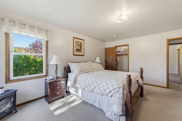 8820 W Travis LANE, Franklin, WI 53132
