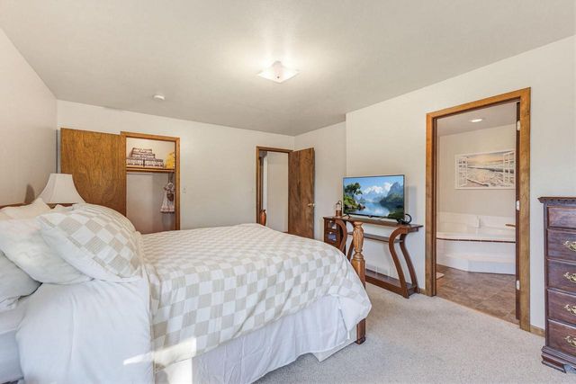 8820 W Travis LANE, Franklin, WI 53132