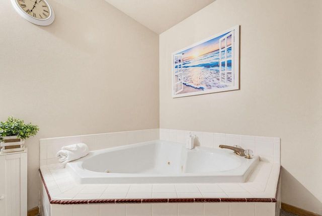 8820 W Travis LANE, Franklin, WI 53132