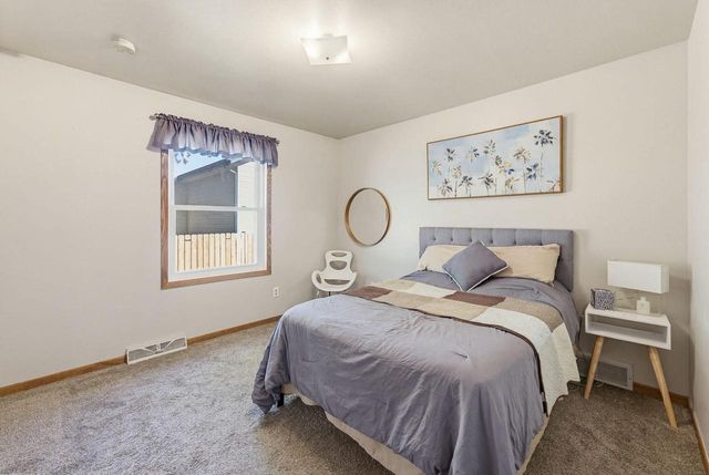 8820 W Travis LANE, Franklin, WI 53132