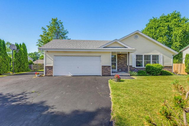 8820 W Travis LANE, Franklin, WI 53132