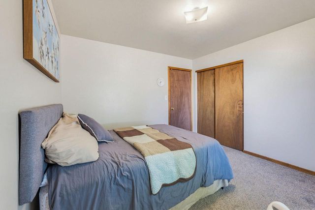 8820 W Travis LANE, Franklin, WI 53132
