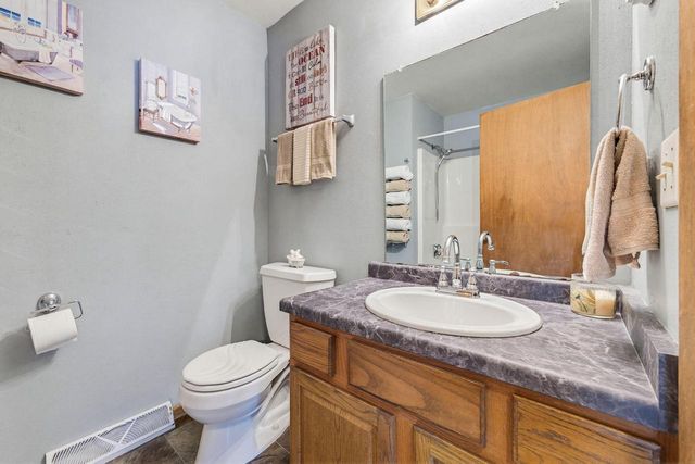 8820 W Travis LANE, Franklin, WI 53132