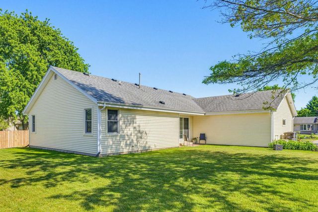 8820 W Travis LANE, Franklin, WI 53132