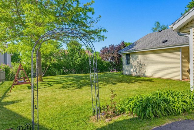 8820 W Travis LANE, Franklin, WI 53132