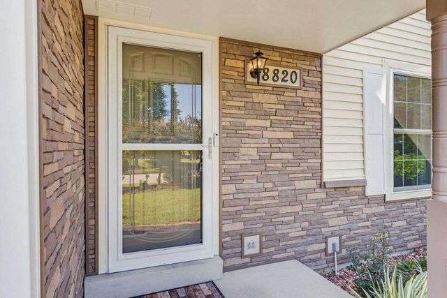 8820 W Travis LANE, Franklin, WI 53132
