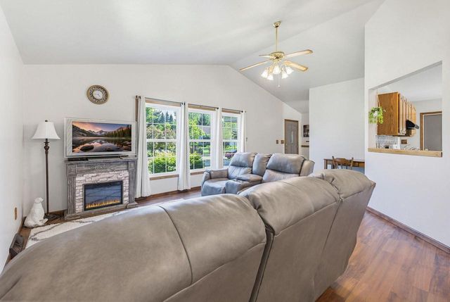 8820 W Travis LANE, Franklin, WI 53132