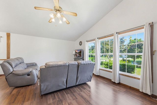 8820 W Travis LANE, Franklin, WI 53132