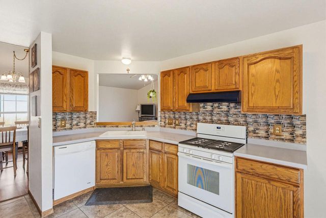 8820 W Travis LANE, Franklin, WI 53132
